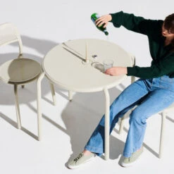 Table De Jardin 2 Personnes Fatboy Toní Bistreau - Desert -Fatboy Boutique 103816 table jardin fatboy toni bistreau desert utilisation 1