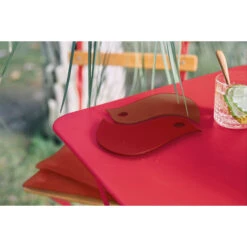 Dessous De Plat FERMOB Oiseaux - Rouge Ocre / Piment -Fatboy Boutique 300208 dessous plat fermob oiseaux rouge ocre piment ambiance