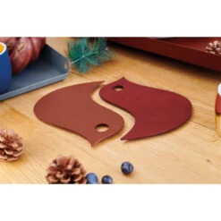 Dessous De Plat FERMOB Oiseaux - Rouge Ocre / Piment -Fatboy Boutique 300208 dessous plat fermob oiseaux rouge ocre piment ambiance 5