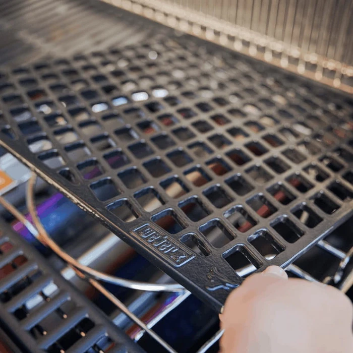 Grille De Saisie Double Face Weber Crafted Pour Barbecue 5 Grille De Saisie Double Face Weber Crafted Pour Barbecue – Image 3