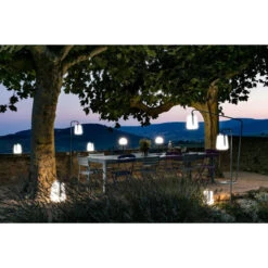 Lampe Nomade FERMOB Balad H 38 Cm - Carbone -Fatboy Boutique lampe balad 38 carbone ambiance terrasse 2 min