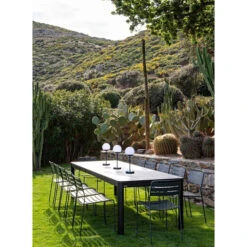 Lampe FERMOB Mooon! - Bleu Acapulco -Fatboy Boutique mooon lampe bleu acapulco ambiance 2 min