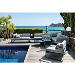 Lampe FERMOB Mooon! - Bleu Acapulco -Fatboy Boutique mooon lampe bleu acapulco ambiance 6 min